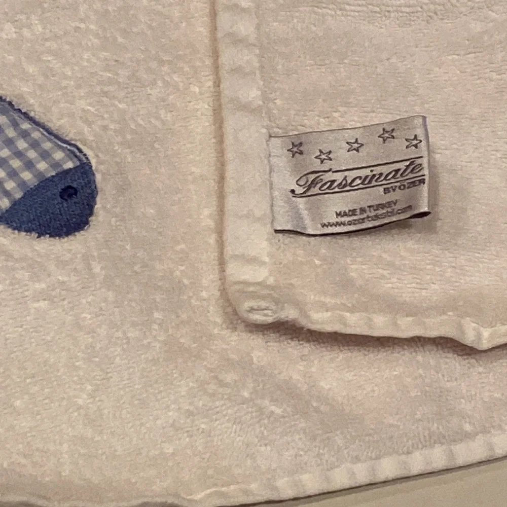EUC Fascinate by Ozer Fishes Embroidered Towel 18 x 28 100% Cotton